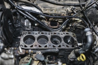 Car engine cylinder block repair cylinder head gasket replacement