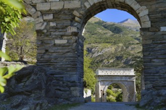Arch of St Augustus, Arco di Augusto, Susa, Province of Piedmont, Italy, Europe