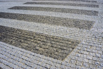 Marking a road with cobblestones