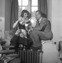 In the 1950s. Actors Maj-Britt Nilsson and Hasse Ekman enjoys a coffee cup during a break when