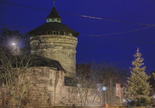 Königstor and Frauentor, city wall, Christmas tree in the evening, Nuremberg, Middle Franconia,