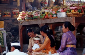 Woman with offerings in Hindu temple Ubud, Indonesia, Bali, Ubud, Asia