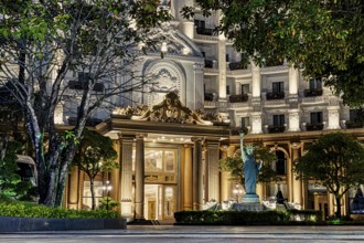 Close-up of a grand hotel entrance with classical columns and illuminated at night, nigtht, city,