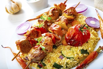 Kebabs with vegetables and bulgur