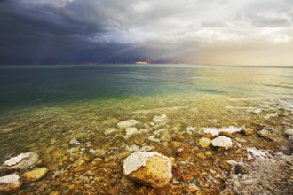 Improbable light effects during a thunder-storm on the Dead Sea