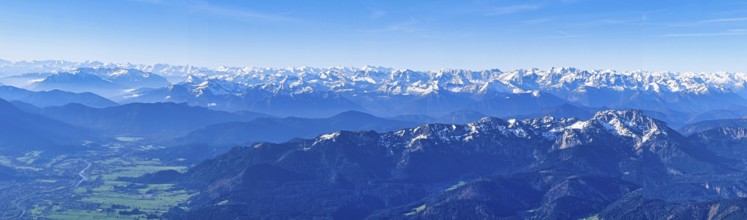 Mountain panorama near Bad Tölz with views over the Karwendel and Wetterstein mountains to the