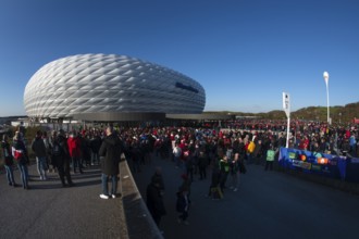 Spectators, fans, waiting for admission, sky, blue, Champions League, Allianz Arena, Munich,