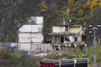 After the flood disaster, the railway line through the Ahr valley is reopened. Dernau,