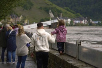 The flood waters of the Moselle will soon flow over the flood barrier into the historic centre of