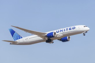 MELBOURNE, AUSTRALIA - SEPTEMBER 07, 2024: A United Airlines Boeing 787-9 Dreamliner takes off from