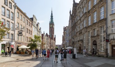 A picture of the Long Street in Gdansk, with the Main Town Hall at the end