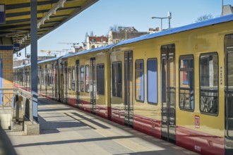 Ringbahn, Bundesplatz station, Friedenau, Tempelhof-Schöneberg, Berlin, Germany, Europe