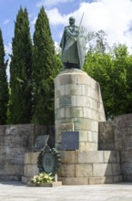Statue Dom Afonso Henriques 1109-1185 first king of Portugal, Guimaraes, northern Portugal, Europe