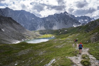 Hikers in front of the Neue Reichenberger Hütte, Hohe Tauern, Austria, Europe