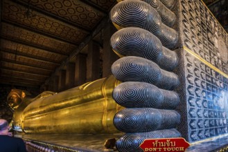 Wat Pho (Temple of the Reclining Buddha), Bangkok, Thailand, Asia