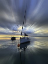 Evening atmosphere, sailing boats on Lake Starnberg, zoom effect, Bavaria, Germany, Europe