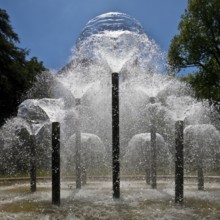 Water bell fountain in the spa gardens, Bad Homburg vor der Höhe, Hesse, Germany, Europe