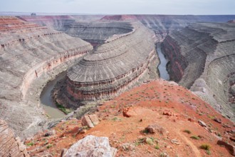 San Juan River meanders, Goosenecks State Park, Utah, USA, North America