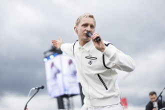 Felix Brummer (Felix Kummer), singer of Kraftklub at a secret gig of the band at the Rock am Ring