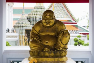 Golden Buddha statue, Wat Pho (Temple of the Reclining Buddha), Bangkok, Thailand, Asia