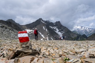 Red and white trail markings, hiker in the high mountains, Lasörling High Trail, Lasörling High