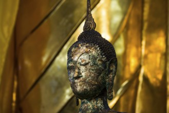Golden Buddha statue, Wat Pho (Temple of the Reclining Buddha), Bangkok, Thailand, Asia
