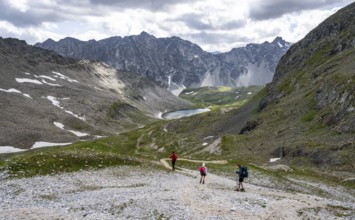 Hikers in front of the Neue Reichenberger Hütte, Hohe Tauern, Austria, Europe