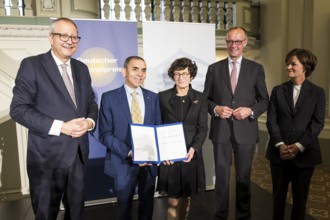 Thomas Mirow (Chairman of the Board of the German National Foundation), Ugur Sahin and Özlem Türeci