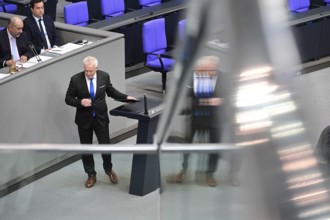 Federal Minister Alois Rainer (CDU/CSU) addresses the eleventh session of the Bundestag on the