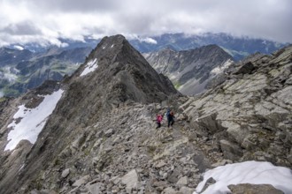 Hikers on the ascent to the Lasörling, Lasörling High Trail, Lasörling Group, Hohe Tauern National