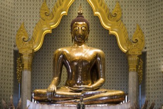 Golden Buddha statue, Wat Trai Mit Witthayaram Worawihan, Chinatown, Bangkok, Thailand, Asia