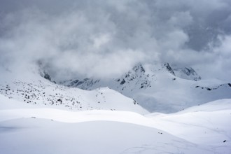 Winter in the high mountains, AlAlbula Alps, Rhaetian Alps, Grisons, Switzerland, Europe