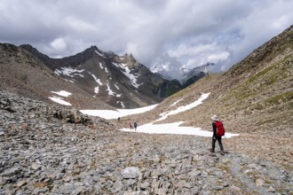 Hikers in the high mountains, Lasörling Höhenweg, Lasörling Höhenweg, Austria, Europe