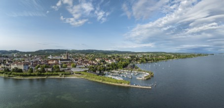 Luftbild, Panorama von der Stadt Radolfzell am Bodensee mit Bootshafen und Hafenmole, Landkreis