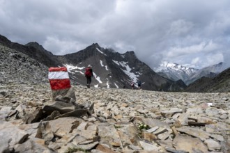 Hikers in the high mountains, Lasörling Höhenweg, Lasörling Höhenweg, Austria, Europe