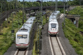 ICE 2, left, ICE 4 train on the line between Bochum and Dortmund, near Dortmund-Marten, multi-lane