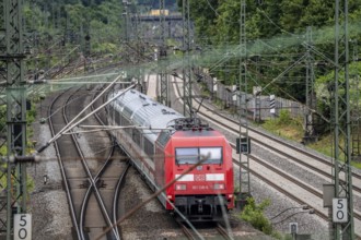IC train, Intercity, on the line between Bochum and Dortmund, at Dortmund-Marten, multi-track line