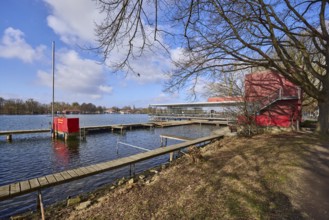 Yacht school Hanover, Maschsee, lake, jetties, jetty, bare wintry trees, shore, blue sky, cumulus