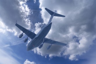 Boing C-17, strategic military transport aircraft of the US Air Force, cloudy sky, Bavaria,