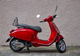 Motor scooter, scooter, Vespa Primavera 125, red, parked, in front of house wall, Stuttgart,