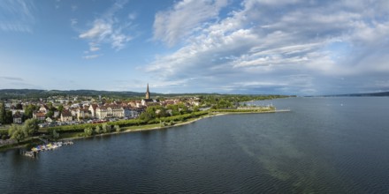 Luftbild, Panorama von der Stadt Radolfzell am Bodensee mit Bootshafen und Hafenmole, Landkreis