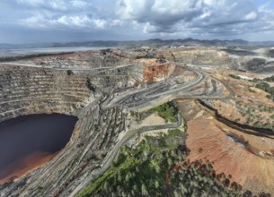 Aerial view of Corta Atalaya open pit mine, copper mine, Rio Tinto, Minas de Rio Tinto, Andalusia,