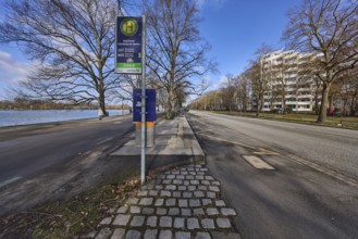 Bus stop Maschsee - Altenbekener Damm, bare wintry trees, general architecture, residential