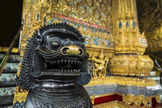 Wat Phra Kaeo temple, old royal palace, Bangkok, Thailand, Asia