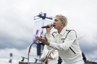 Felix Brummer (Felix Kummer), singer of Kraftklub at a secret gig of the band at the Rock am Ring