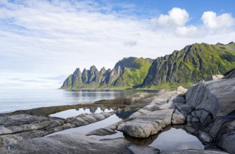 Tidal pools, rocky coast of Tungeneset, Devil's Teeth, Devil's Teeth, Okshornan, Ersfjorden, Senja