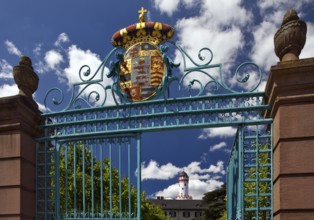 Entrance gate to Bad Homburg vor der Höhe Castle with the White Tower, Hesse, Germany, Europe