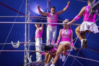 Performance by Circus Barelli in Mannheim***picture: High-wire acrobatics by the Robles troupe