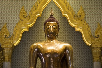Golden Buddha statue, Wat Trai Mit Witthayaram Worawihan, Chinatown, Bangkok, Thailand, Asia