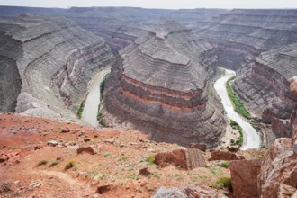 San Juan River meanders, Goosenecks State Park, Utah, USA, North America